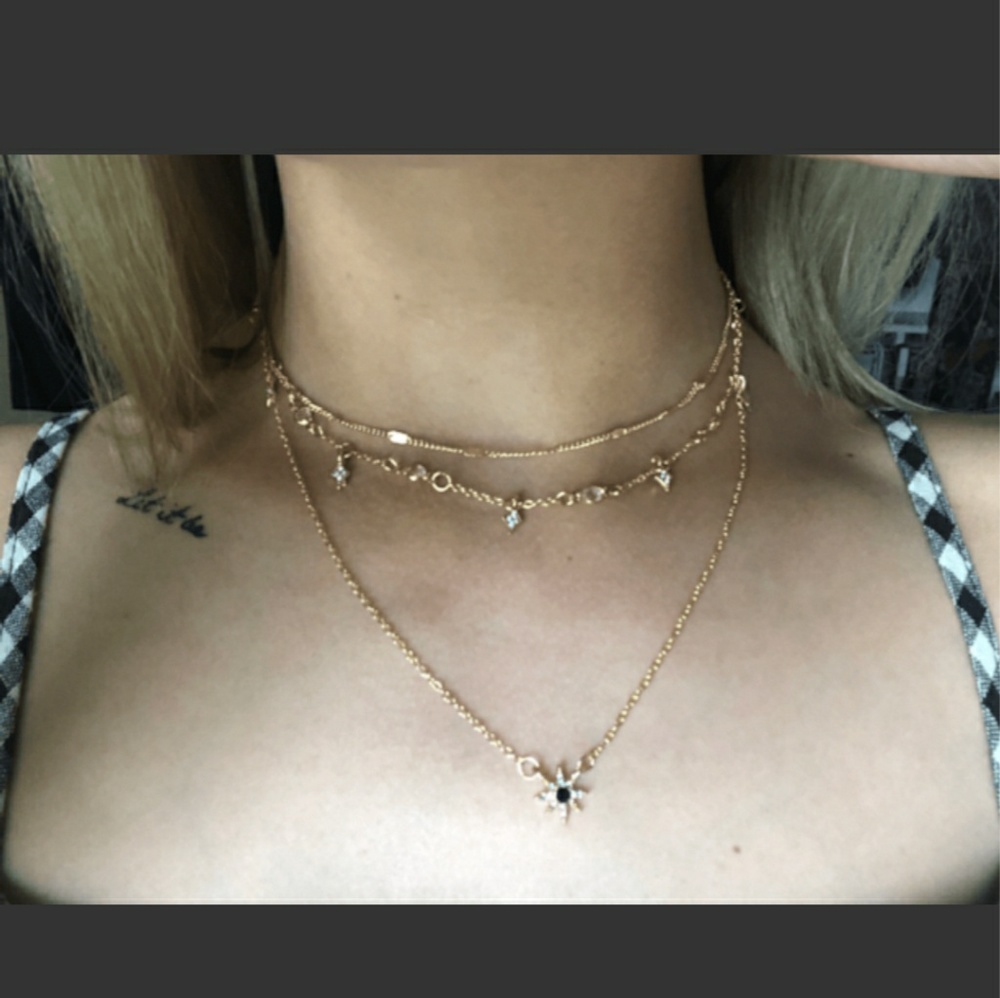Dainty Star Charm Layered Gold Necklace - Picture 4 of 7
